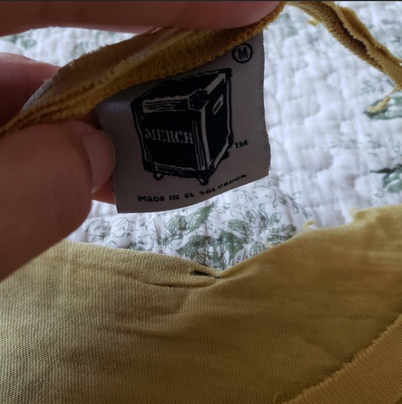 KISS Vintage Yellow Band Tee Size Medium - Picture 5 of 8